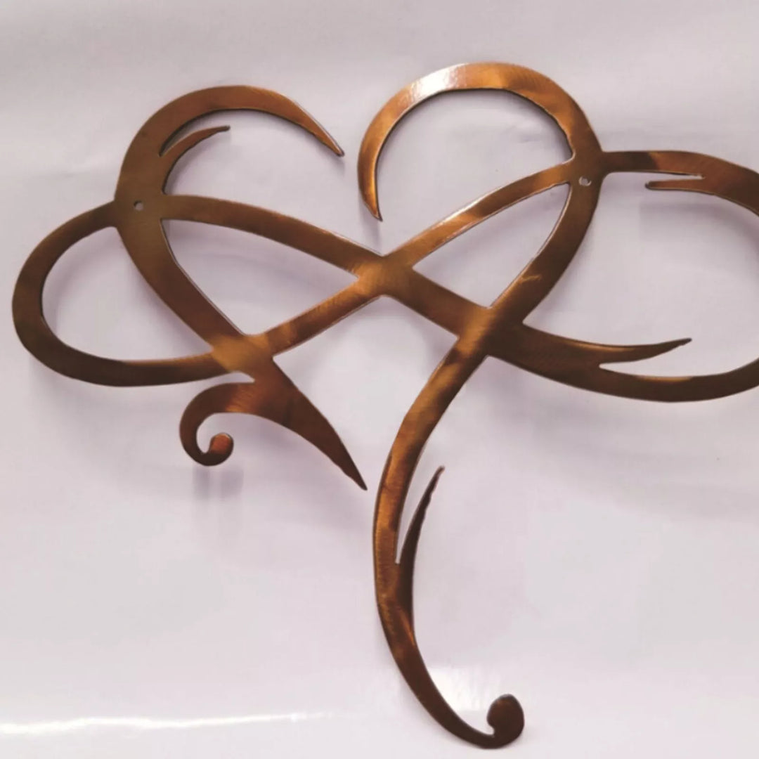 Minimalistische ijzeren muurdecoratie: het Oneindig Hart als tijdloos liefdesymbool en moderne wandkunst.