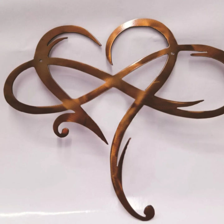 Minimalistische ijzeren muurdecoratie: het Oneindig Hart als tijdloos liefdesymbool en moderne wandkunst.