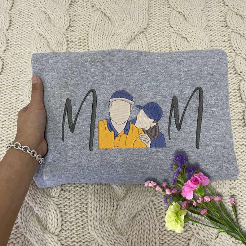 Gepersonaliseerde dames sweater/hoodie met jouw unieke geborduurde portret, een speciaal cadeau.