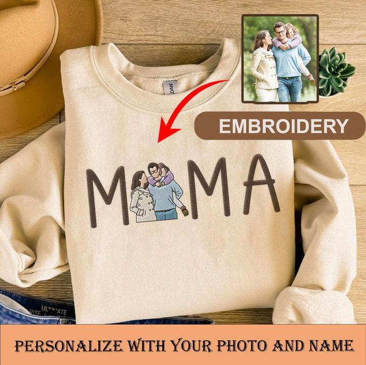 Emotioneel dames cadeau: gepersonaliseerde hoodie met geborduurd portret, ideaal voor verjaardagen of jubilea.