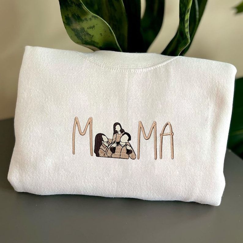 Unieke dames trui met geborduurd portret, ideaal emotioneel Moederdagcadeau of speciaal geschenk.