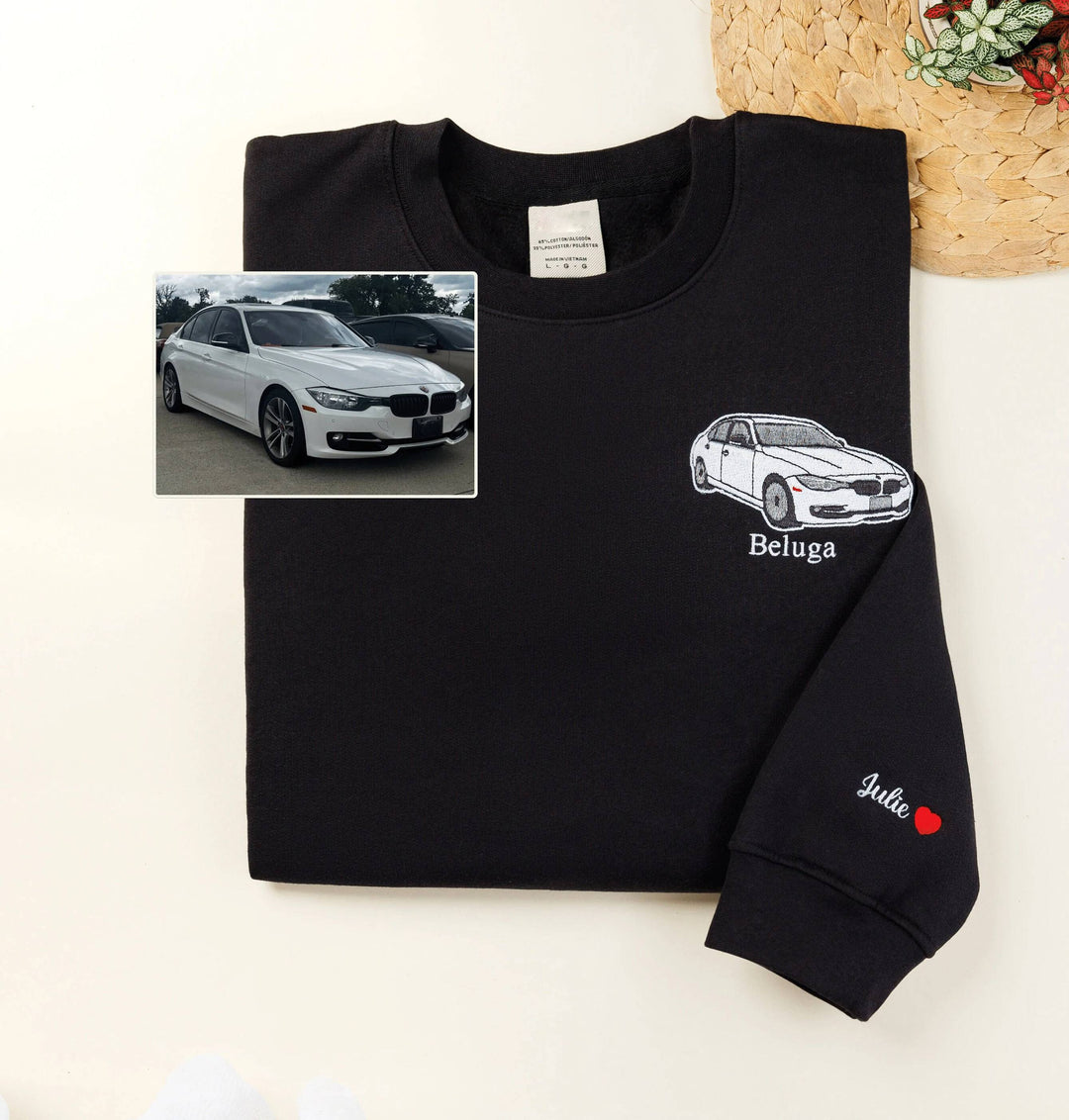 Uniek unisex sweatshirt met jouw gekozen auto borduurwerk, een persoonlijk mode statement.