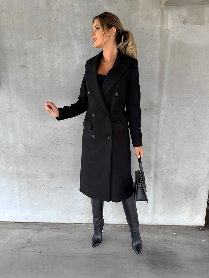 Klassieke dames overjas, chique design, ideaal voor een stijlvolle winterlook.