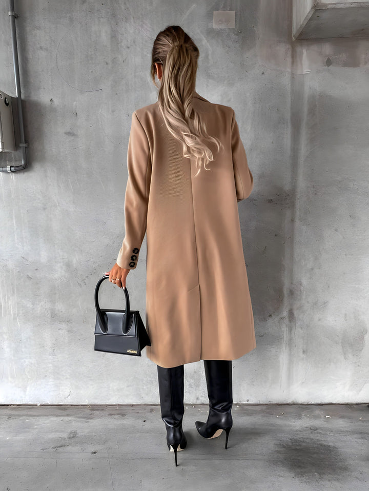 Klassieke elegantie: lange dames overjas, veelzijdig en warm voor de winter.