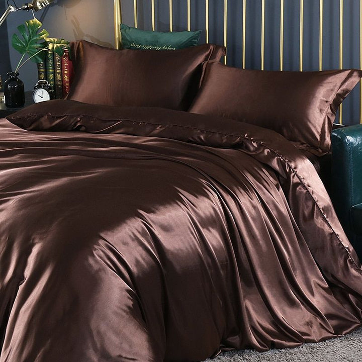 Zijde/satijn dekbedovertrek uit de 4-delige luxe set. Garandeert een zijdezachte aanraking en comfort.