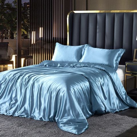 Hoeslaken van de luxe zijde/satijn beddengoed set. Perfecte pasvorm en zijdezacht gevoel voor optimale rust.