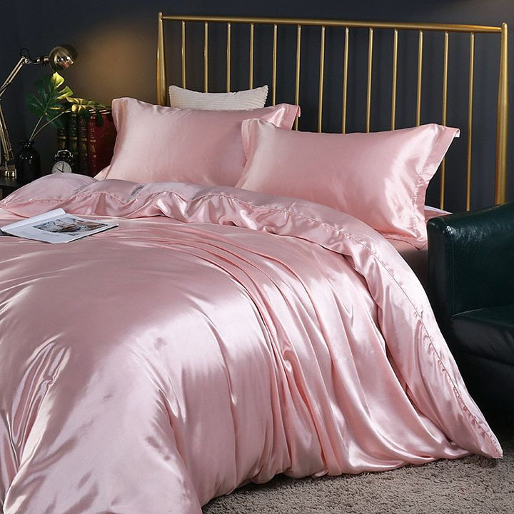 Zacht zijde/satijn beddengoed set voor een luxe slaapervaring. Hypoallergeen en temperatuurregulerend.