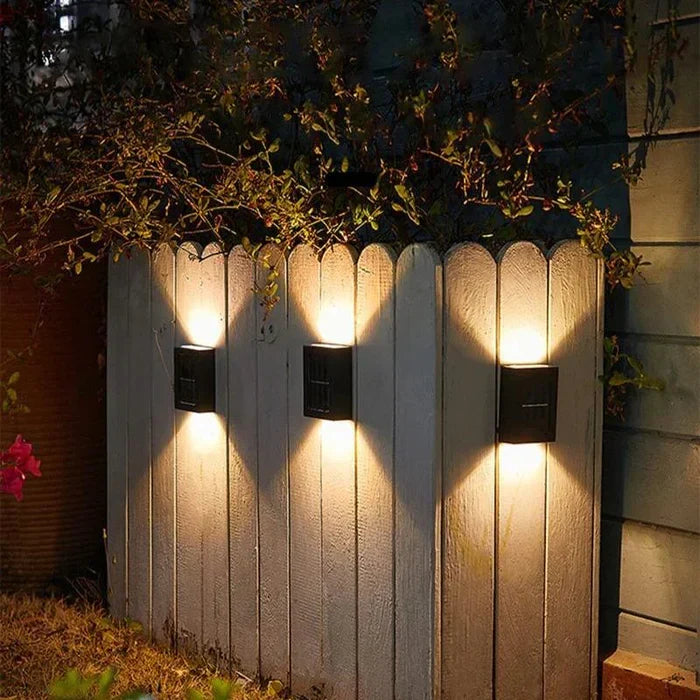 Moderne EcoShine tuinwandlamp voor energiezuinige LED buitenverlichting in stijlvolle tuinen.