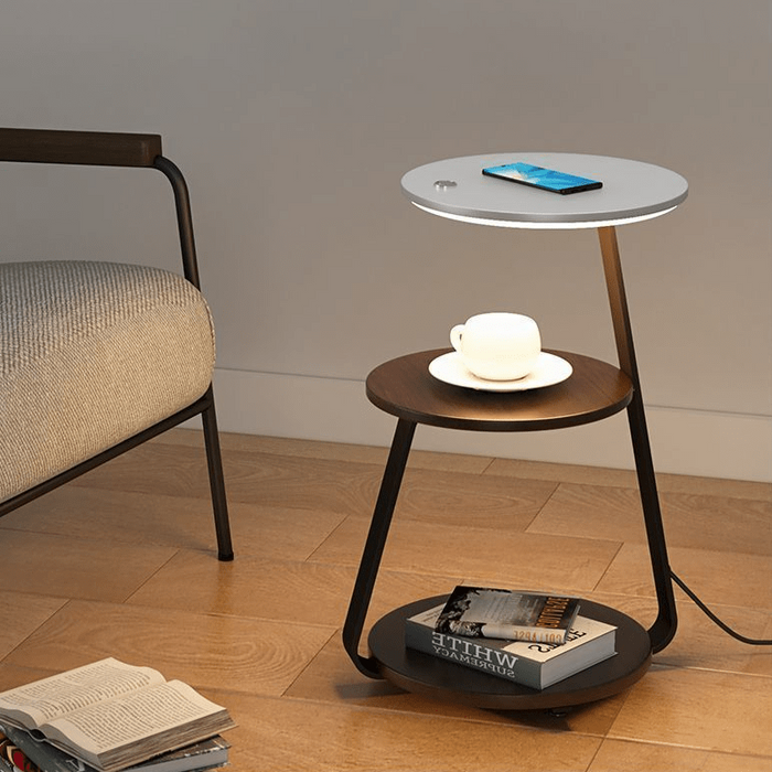 Stijlvolle zilveren bijzettafel, minimalistisch design, perfect als slaapkamer nachtkastje met oplader.