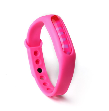 Waterdichte en duurzame siliconen muggenband voor kinderen. Langdurige bescherming tijdens het buitenspelen.