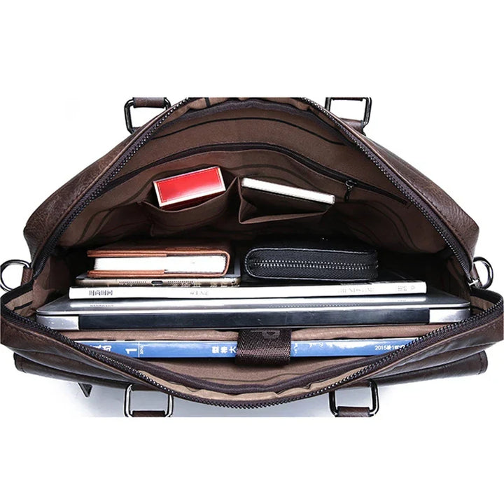 Bruine leren zakelijke schoudertas voor mannen, perfect als accessoire voor kantoor of reizen.