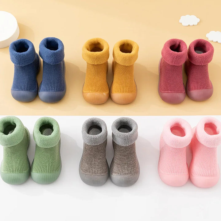 Trendy kinderschoenen: sokschoentjes met antislipzool voor veilige en warme peutervoetjes.