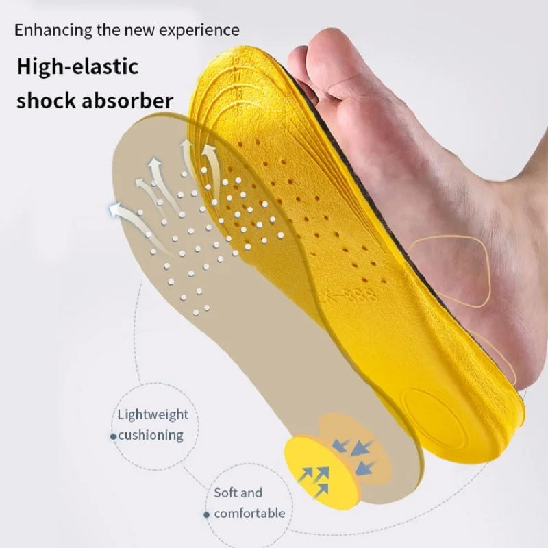 Onzichtbare verhogende inlegzolen discreet geplaatst in een unisex schoen, voor extra lengte en dagelijks draagcomfort.
