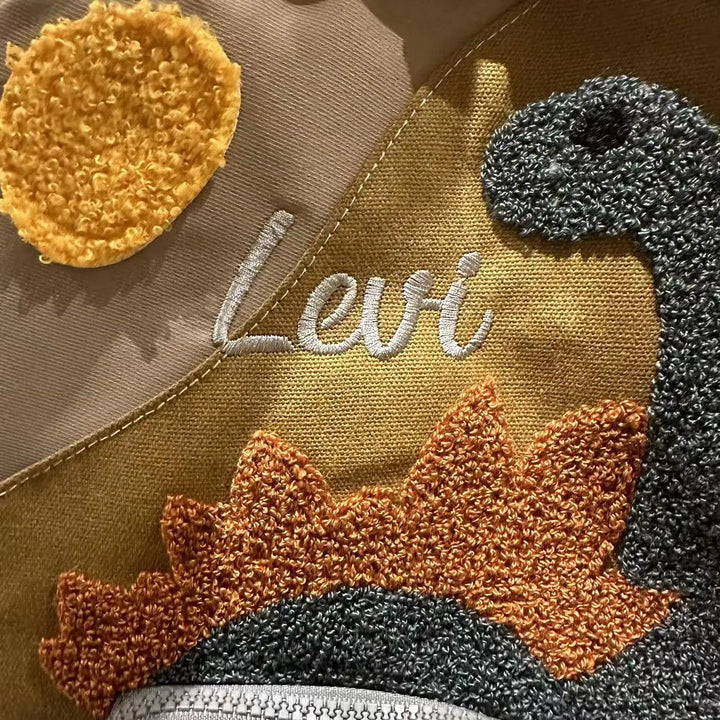 Personaliseerbare dinosaurus kinderrugzak, een uniek en avontuurlijk cadeau voor alle stoere kinderen.