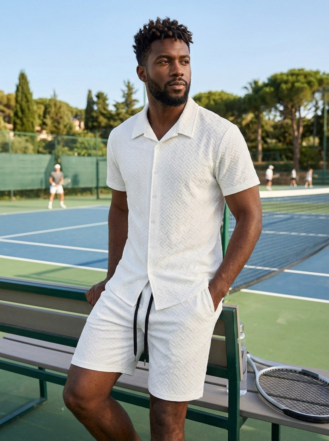 Heren jacquard zomer kledingset: casual shirt met V-hals en korte mouwen, gecombineerd met gebreide shorts.