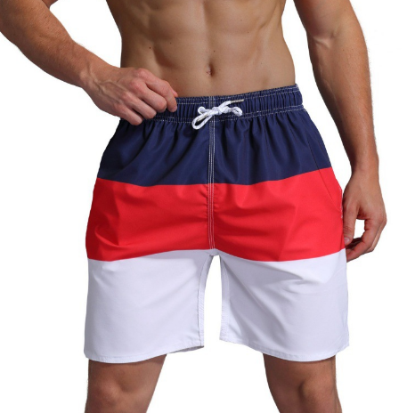 Modieuze gestreepte zwemshort voor heren. Biedt luxe uitstraling en sneldrogend comfort voor strand en zwembad.
