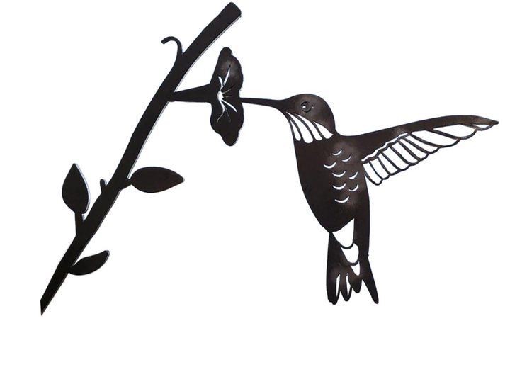 Gedetailleerde metalen vogeldecoratie. Handgemaakte metaalkunst voor tuinkunst en sfeervol interieur.