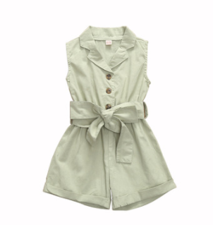 Modieuze babykleding: comfortabele meisjes jumpsuit, ideale lente outfit en zomerkleding.