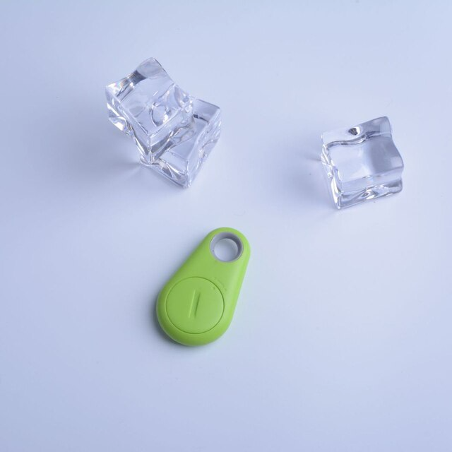 Robuuste, waterdichte PawFinder GPS tracker voor actieve huisdieren. Werkt in alle weersomstandigheden.