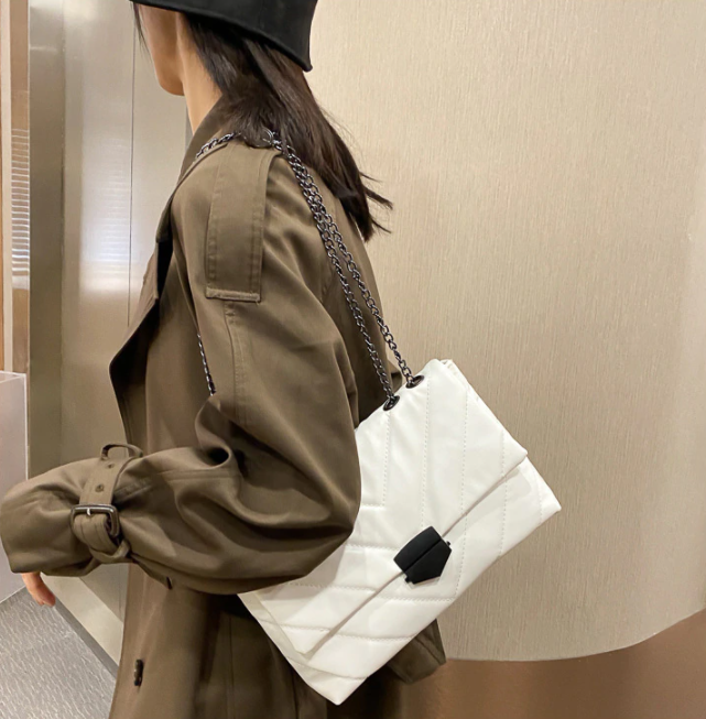 Elegant dames crossbody tas van PU leer met gouden ketting schouderband.