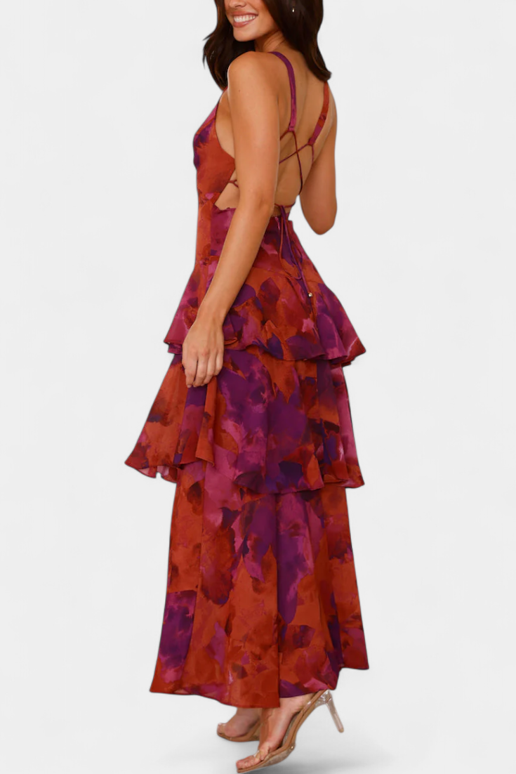 Stijlvolle gelaagde maxi-jurk voor dames, met een chique v-hals, perfect voor zomerse evenementen.