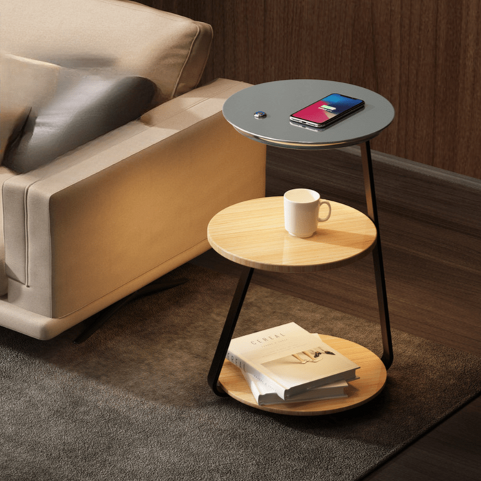 Functionele zijtafel met slim design, inclusief draadloze telefoonoplader en instelbare sfeerverlichting.