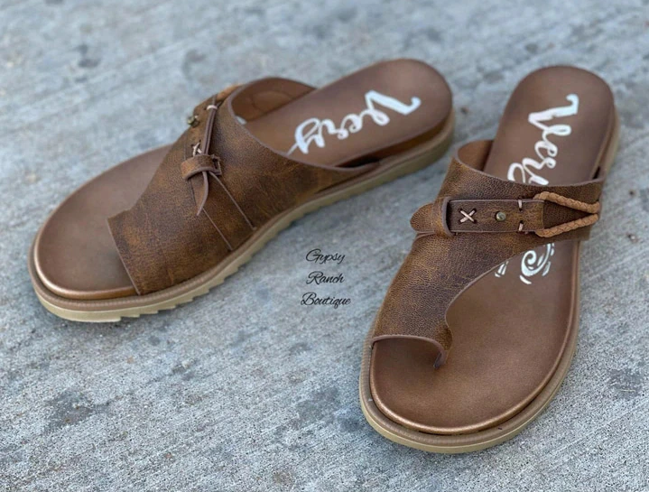 Orthopedische dames slippers met geavanceerde voetondersteuning en demping. Ideaal voor langdurig comfort.