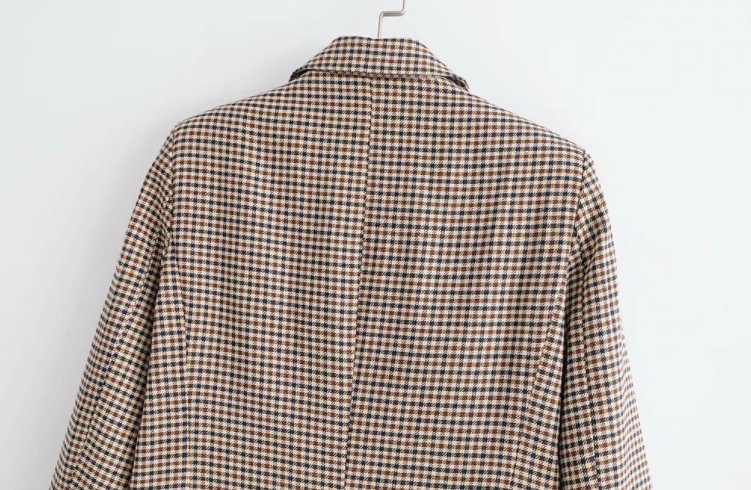 Dames business blazer in tijdloos grijs, essentieel kledingstuk voor een professionele en elegante uitstraling.