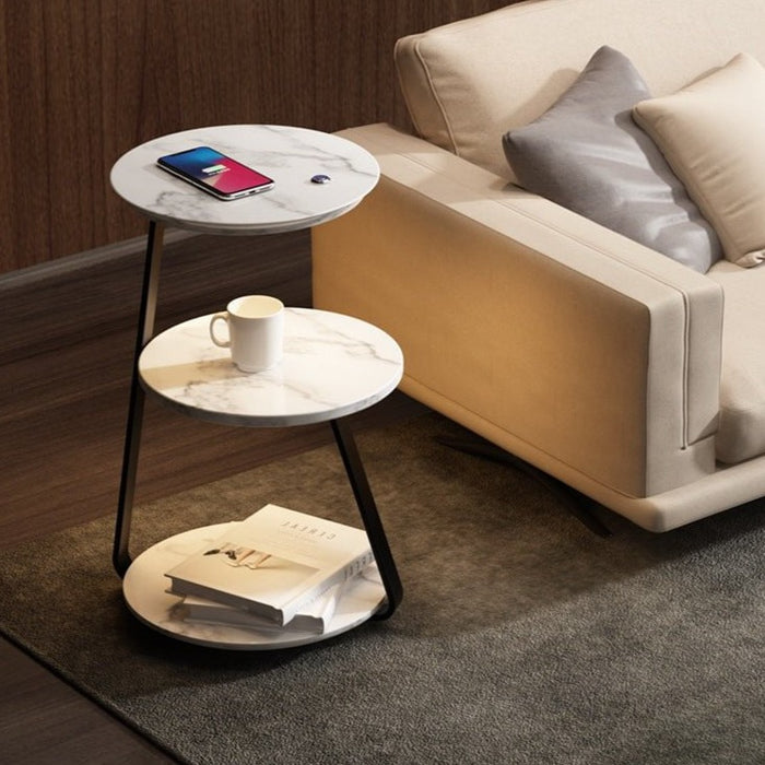 Compacte opbergtafel en slimme bijzettafel met draadloos oplaadpunt en sfeervolle verlichting.