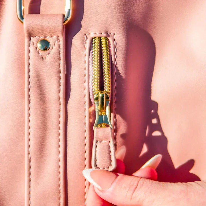 Luxe Isabelle veganleer weekendtas voor dames, kreukvrij en compact voor stijlvolle uitstapjes.