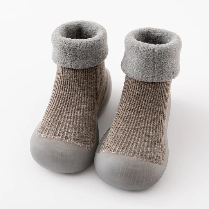 Duurzame en veilige antislip sokschoenen voor peuters, ontworpen voor langdurig speelplezier.