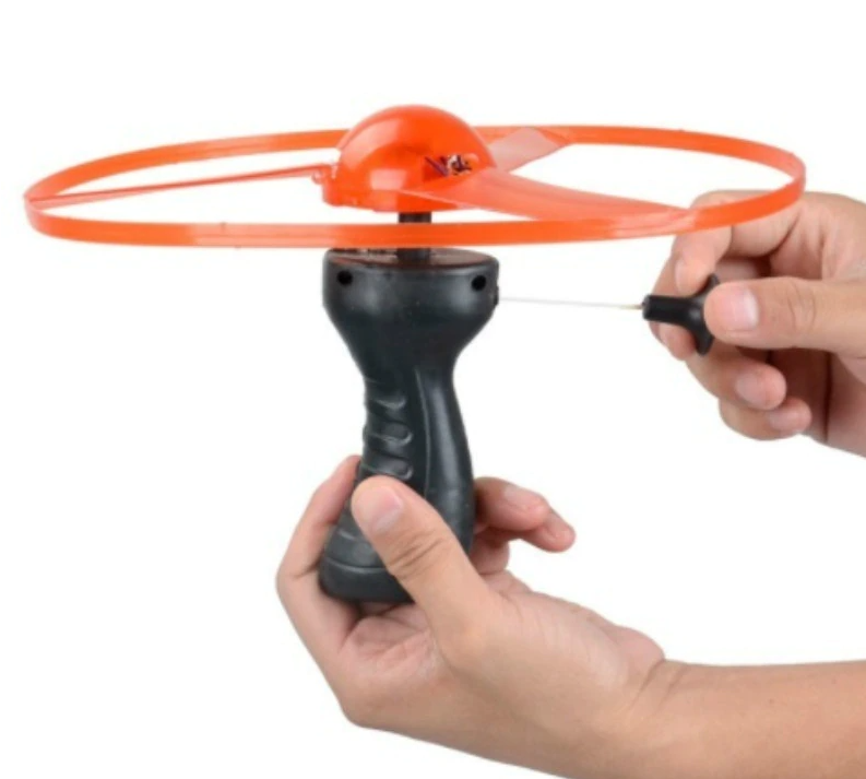 Lichtgevende vliegende UFO speelgoed voor kinderen & volwassenen; interactief buitenspeelgoed voor familieplezier.
