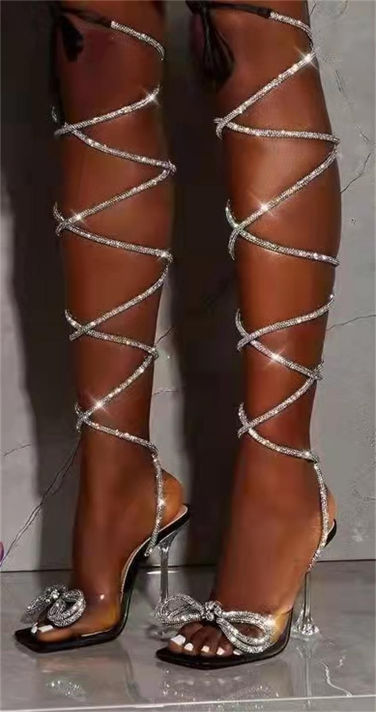 Dames Dazzling Dakota peach hakken met slanke bandjes; perfecte fashion schoenen voor feestjes.
