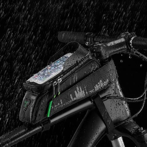 Ruime waterdichte fietstas en opbergtas met smartphonehouder. Perfect fietsaccessoire voor tochten.