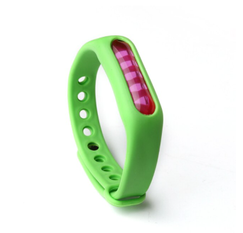 Kindvriendelijke muggenband voor buiten. Perfect voor zomerse dagen, beschermt effectief tegen muggenbeten.