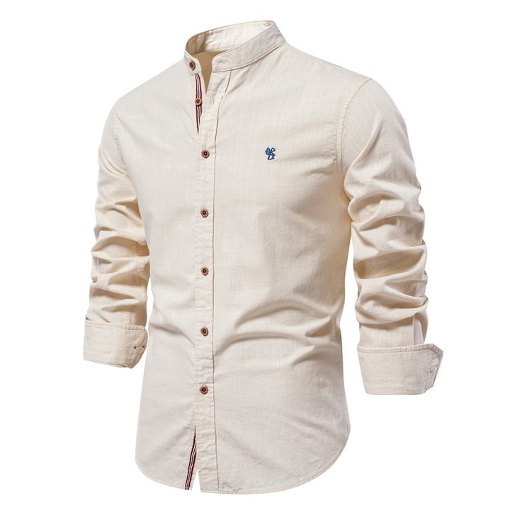 Een modern heren overhemd met smart casual uitstraling, button-down kraag, lange mouwen en regular fit.