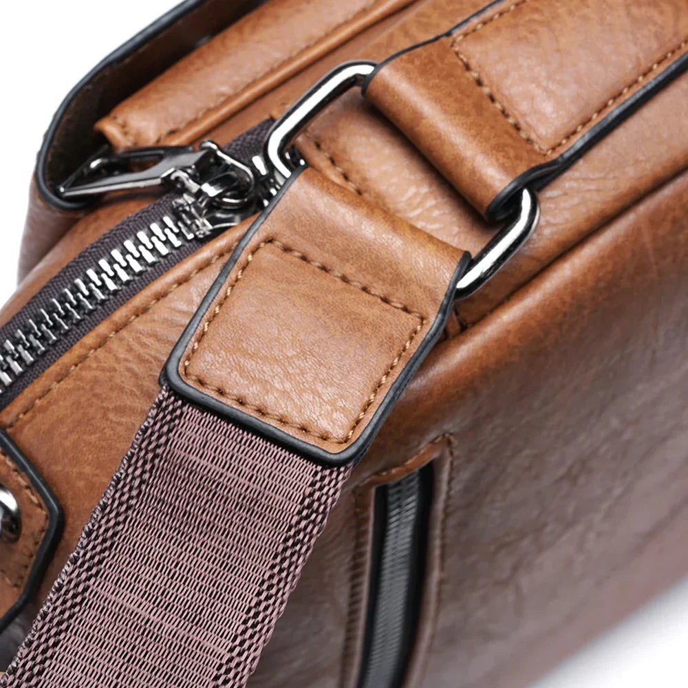 Veelzijdige dames tas van luxe leer, met verstelbare riem voor optimaal draagcomfort.