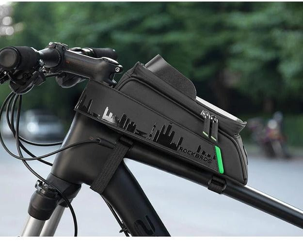 Stevige, waterdichte fietstas beschermt smartphone en persoonlijke spullen veilig tijdens fietsen.