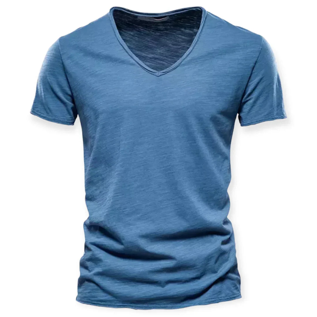 Essentieel heren T-shirt met V-hals, comfortabel en stijlvol voor lente- en zomeroutfits.