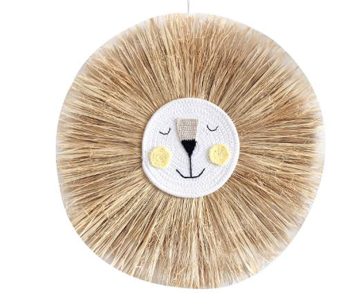 Natuurlijke rotan wanddecoratie, handgemaakte dieren brengen een speelse touch in de kinderkamer.