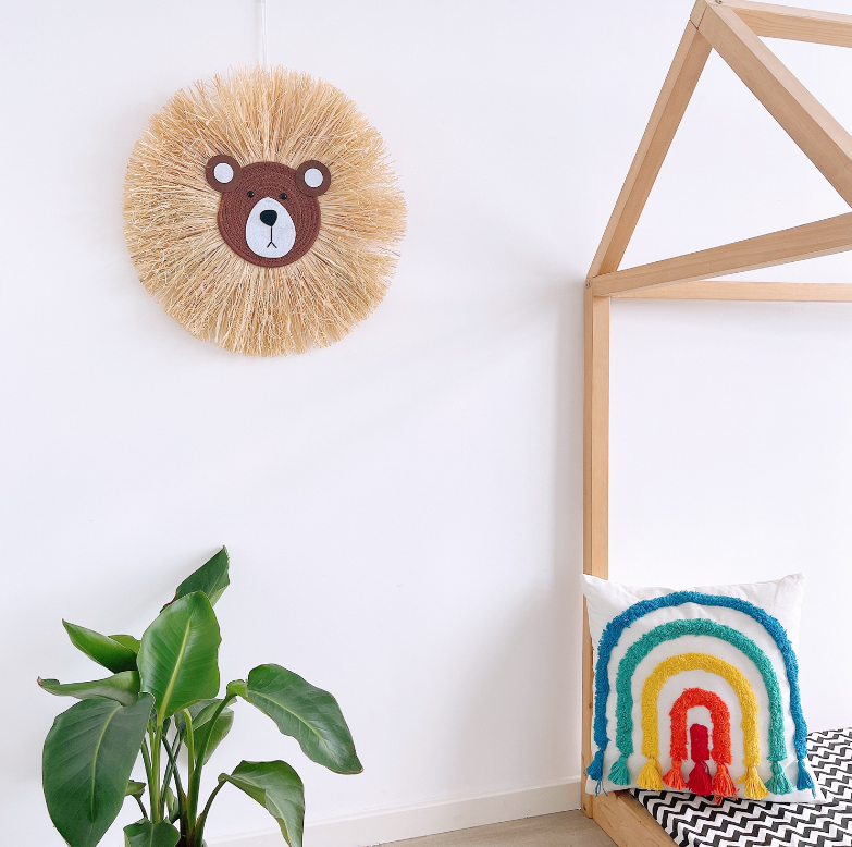 Stijlvolle rotan leeuw & beer wanddecoratie, handgemaakt en speels, voor de moderne babykamer inrichting.