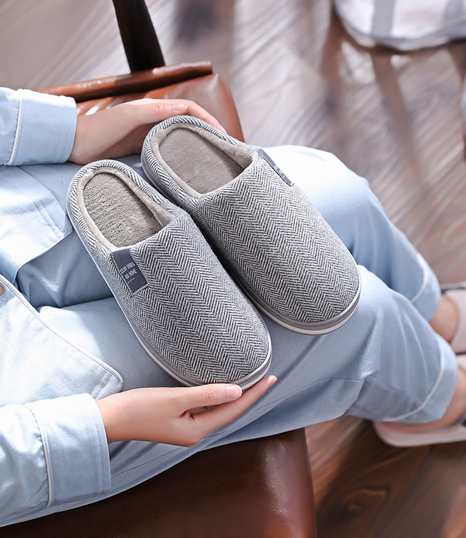 Stijlvolle heren sloffen, warm en comfortabel. Perfect voor ontspanning thuis, met goede grip.
