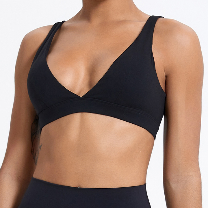 Comfortabele beugelloze dames bh in effen kleur met diep V-decolleté. Perfecte lingerie voor dagelijks gebruik en sexy uitstraling.