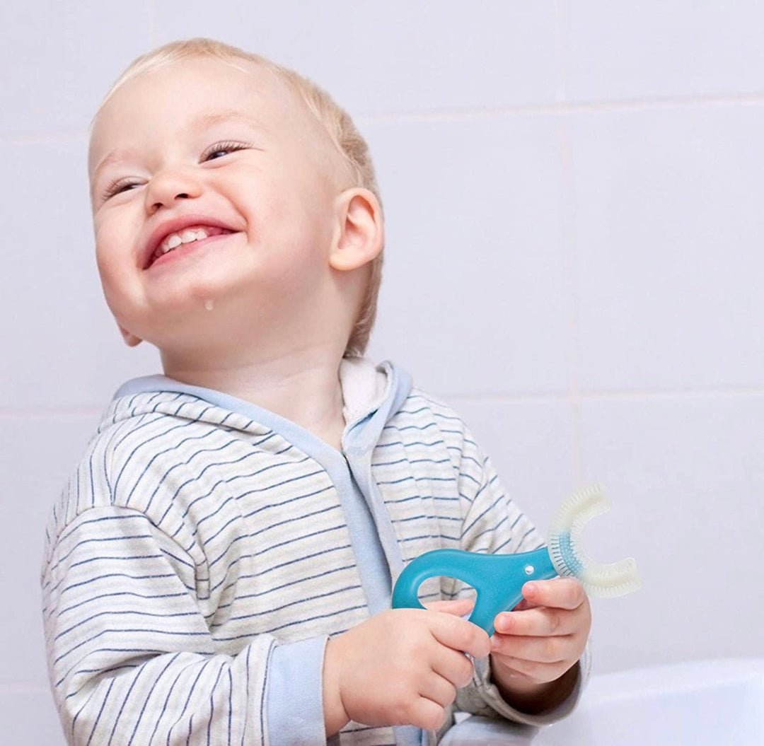 Innovatieve U-vorm kindertandenborstel, speciaal voor peuters. Garandeert 360 graden mondhygiëne.