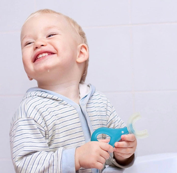 Innovatieve U-vorm kindertandenborstel, speciaal voor peuters. Garandeert 360 graden mondhygiëne.