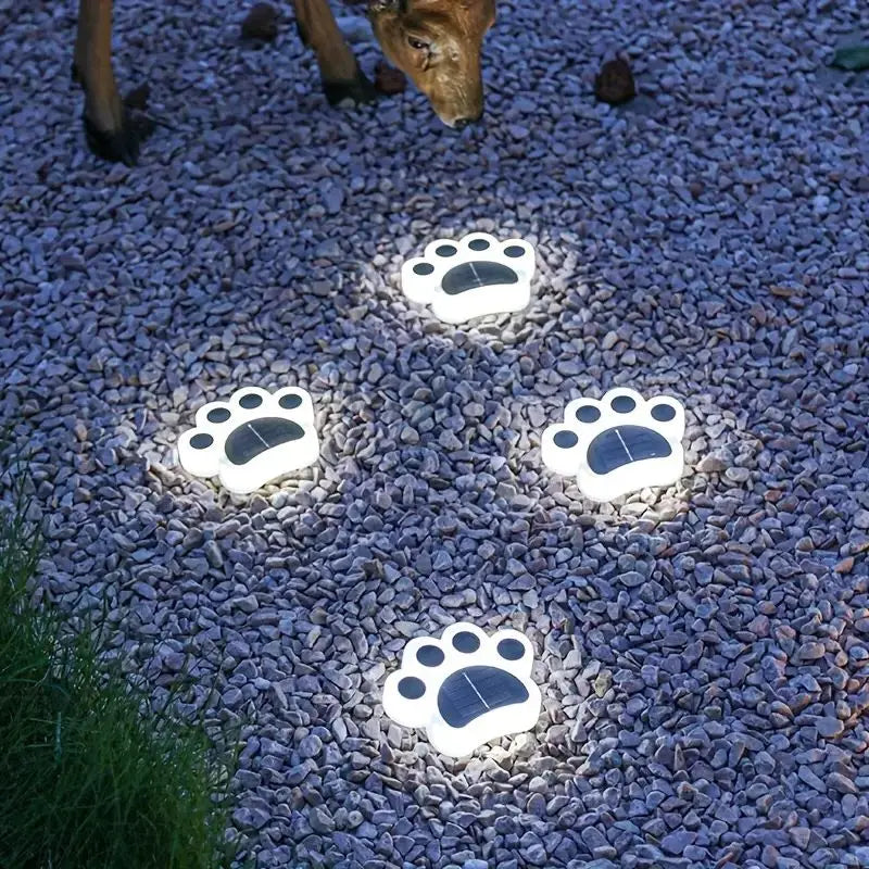 Eenvoudig te plaatsen Solar Paws tuinverlichting: draadloze grondspots met automatische lichtsensor.