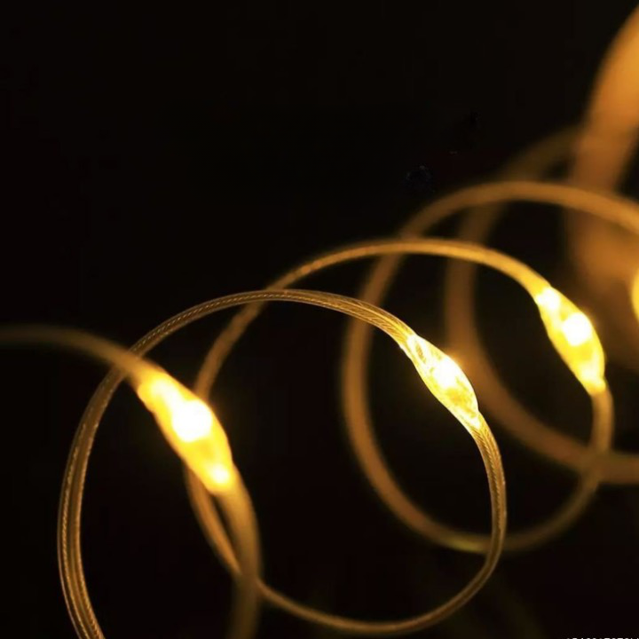 Stijlvolle LunaGlow oplaadbare LED sfeerlamp, perfecte decoratie en verlichting voor elk interieur of exterieur.