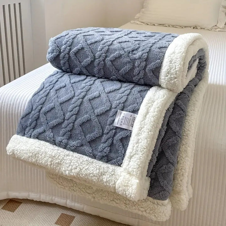 Sherpa deken toont dubbelzijdige zachtheid; een warme fleece plaid die veelzijdig comfort en stijl biedt als bankplaid.