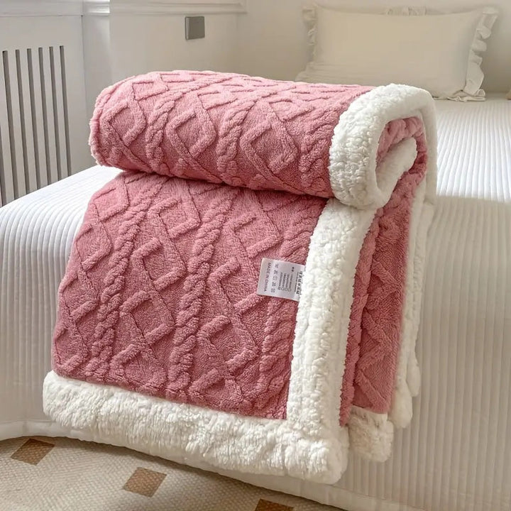 Detail van de premium afwerking van een zachte sherpa deken; duurzame en warme fleece deken voor langdurig comfort.