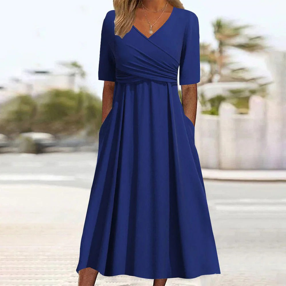 Modieuze dames midi jurk met V-hals en flatterende pasvorm, ideaal voor een stijlvolle en vrouwelijke look.